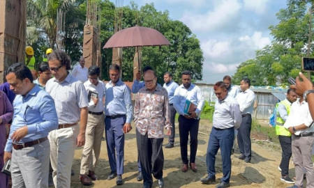 ৫০০ মেট্রিকটন ধারণক্ষমতা সম্পন্ন খাদ্য গুদাম ঘুরে দেখলেন উপদেষ্টা