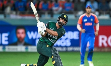 উড়ন্ত সূচনার পর পাকিস্তানের ব্যাটিং বিপর্যয়