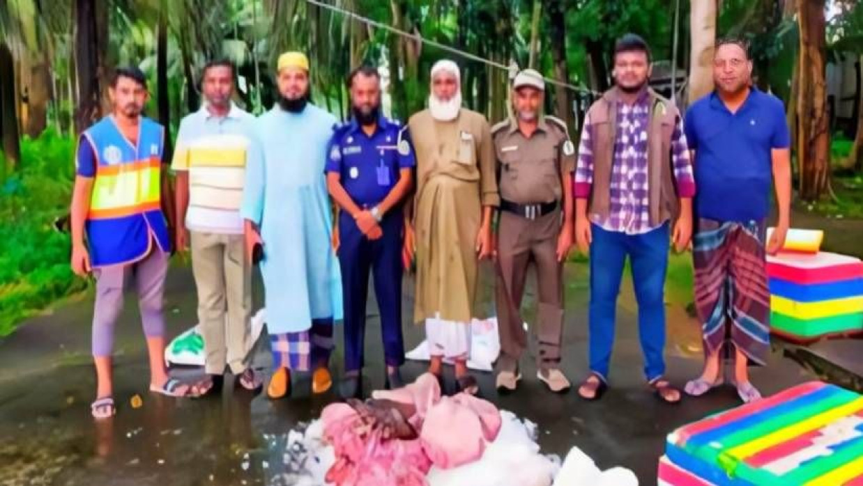 চরদুয়ানী নৌ পুলিশ অভিযান চালিয়ে হরিণের মাংস জব্দ করে