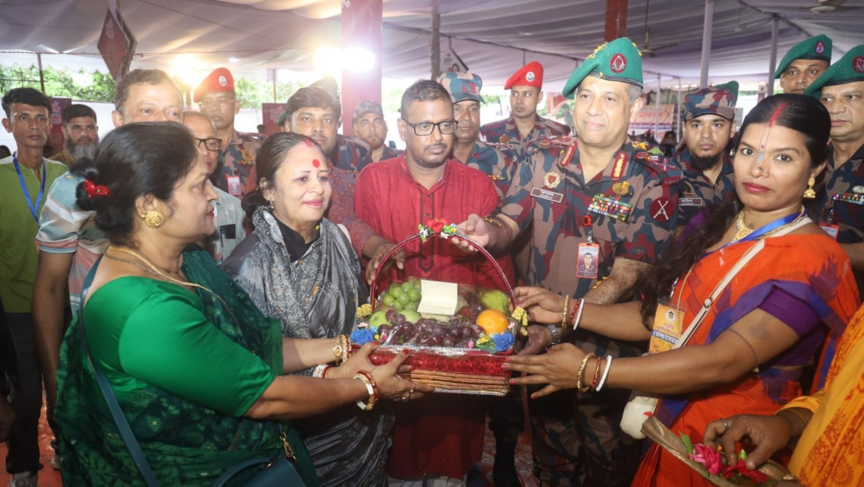 দুর্গাপূজা পরিদর্শনে বিজিবি মহাপরিচালক