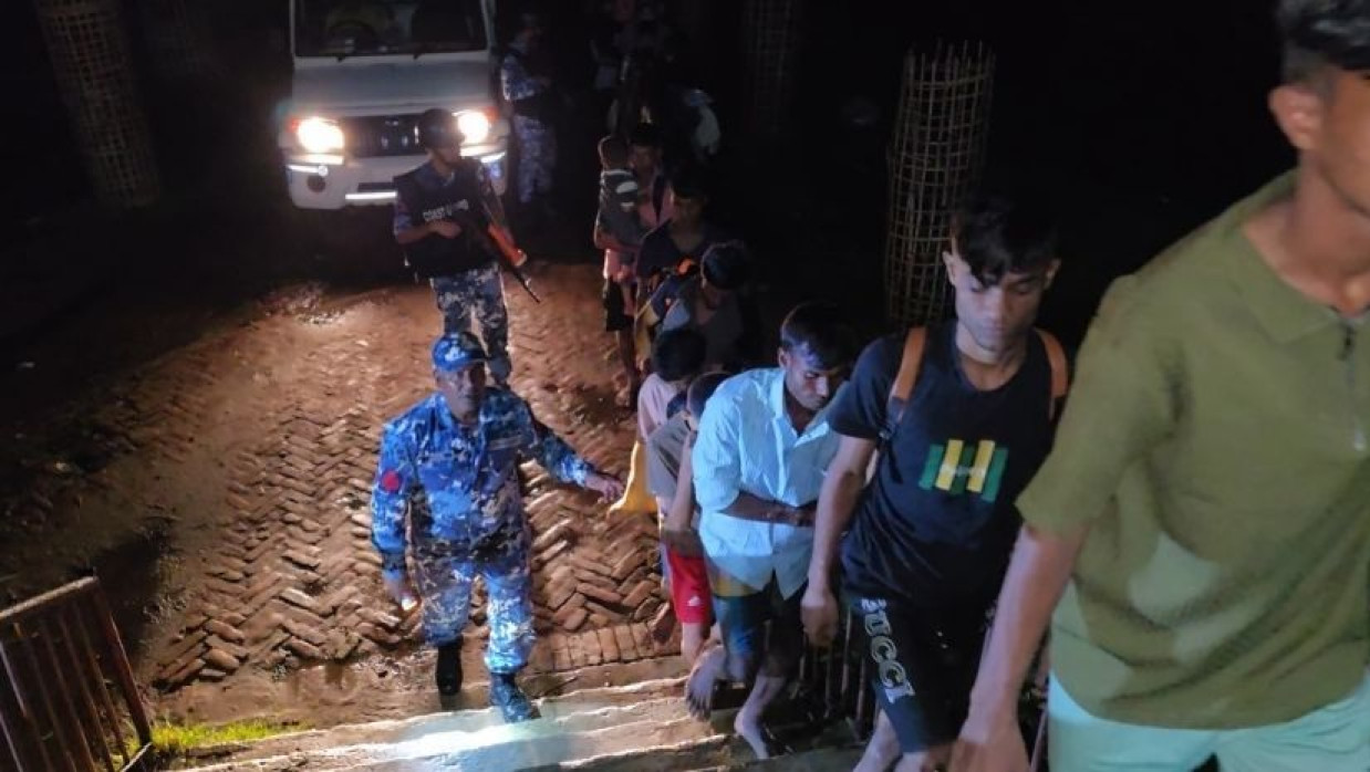 পাচারের উদ্দেশ্যে ‘বন্দি’ ২১ নারী-শিশু টেকনাফের পাহাড় থেকে উদ্ধার