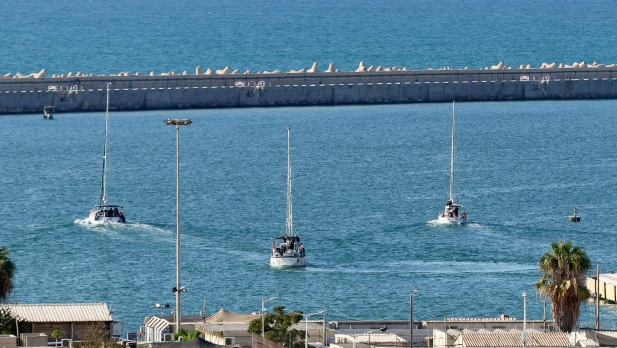গ্লোবাল সুমুদ ফ্লোটিলার একটি জাহাজ ছুটছে গাজার দিকে