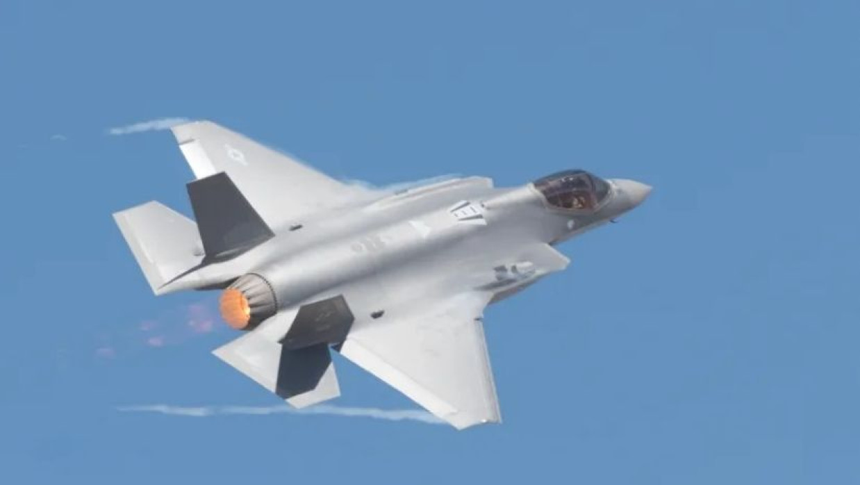 ভেনেজুয়েলার উপকূলে মার্কিন যুদ্ধবিমান