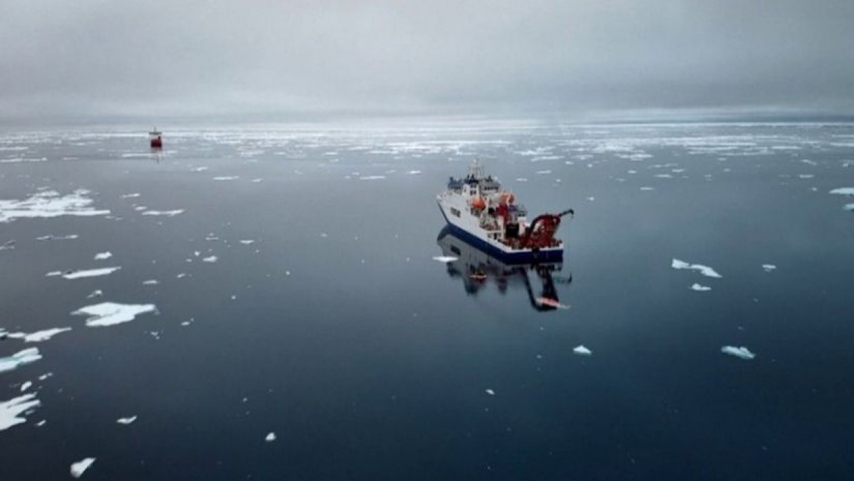 আর্কটিকের তলদেশে মানব-অভিযান