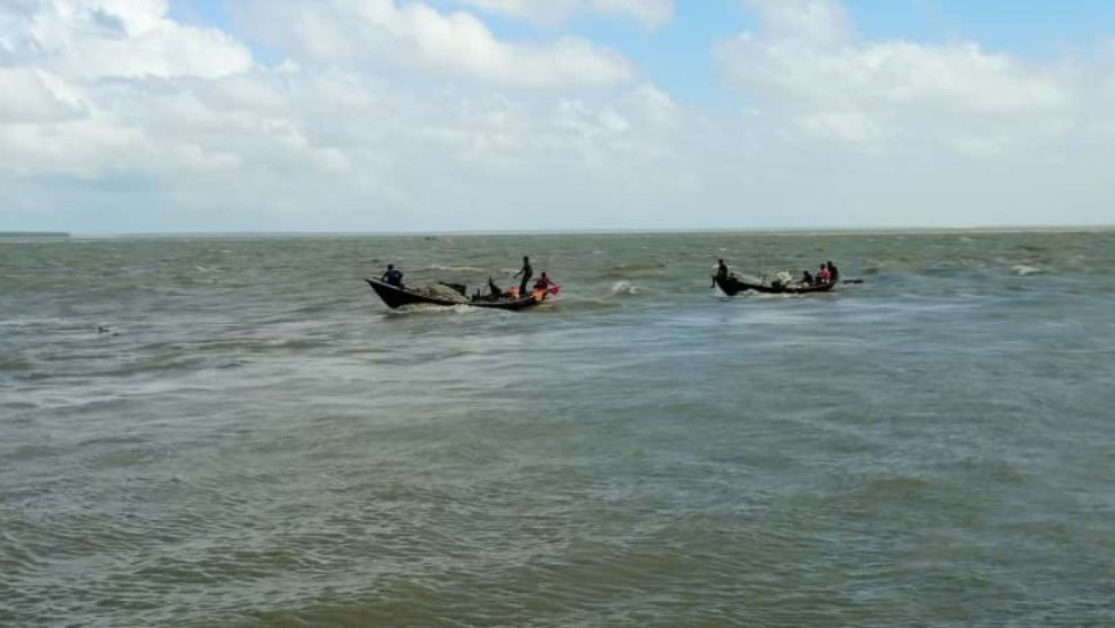 শুরু হয়েছে মাছ ধরায় টানা ২২ দিনের নিষেধাজ্ঞা