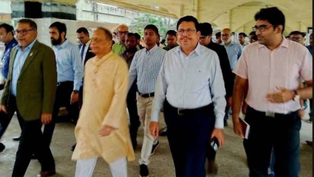 প্রকল্প এলাকা সরেজমিন পরির্দশন করেন সড়ক পরিবহন ও মহাসড়ক বিভাগের সিনিয়র সচিব মো. এহছানুল হক ও বাংলাদেশ রেলপথ মন্ত্রণালয়ের সচিব মো. ফাহিমুল ইসলাম শোভন