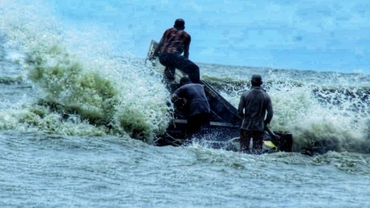 পটুয়াখালীর কুয়াকাটায় গভীর সমুদ্রে মাছ ধরতে গিয়ে পাঁচ জেলে নিখোঁজ রয়েছেন