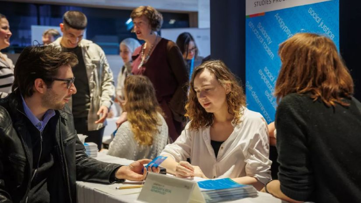 স্কলারশিপে স্নাতক-স্নাতকোত্তর-পিএইচডিতে পড়তে চাইলে আবেদন করুন দ্রুতই