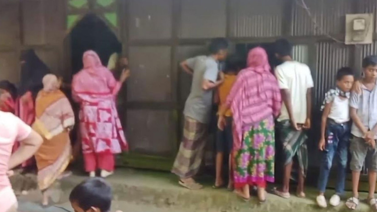 সাইমুনের বাড়িতে