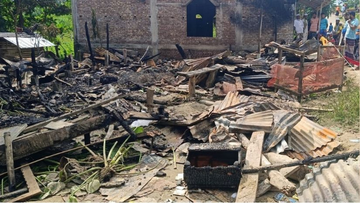 আগুনে ভস্মীভূত তিন দোকান