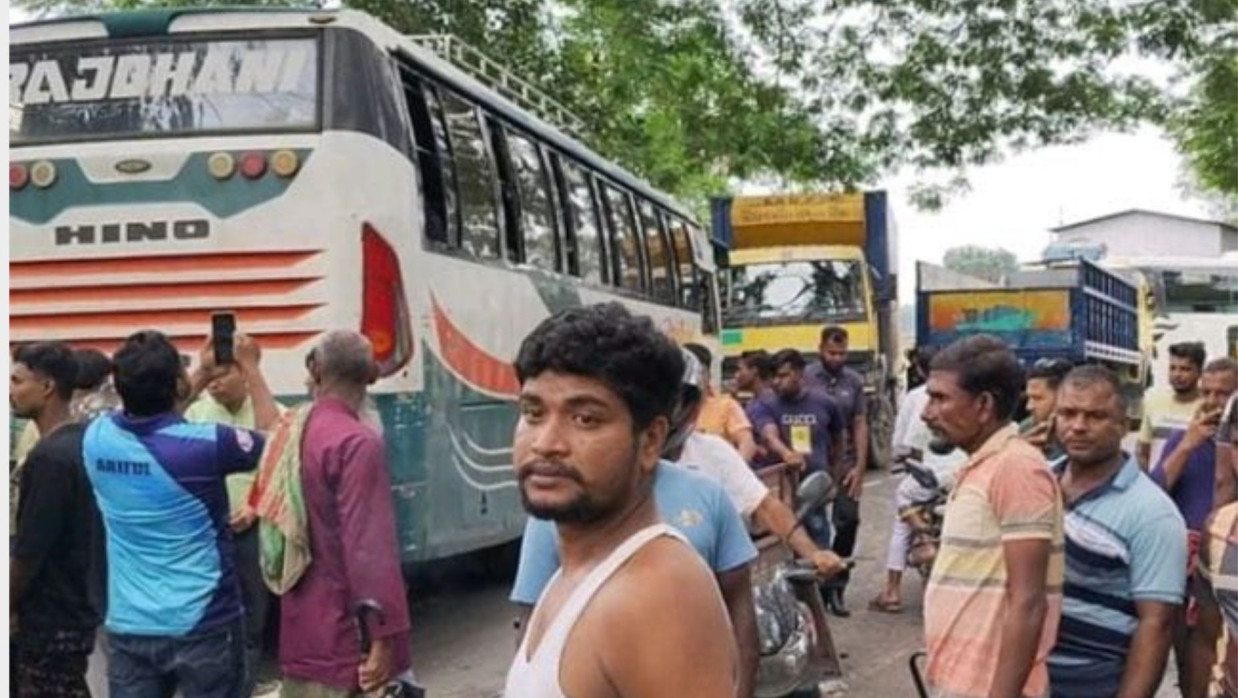 যশোর-বেনাপোল মহাসড়ক অবরোধ