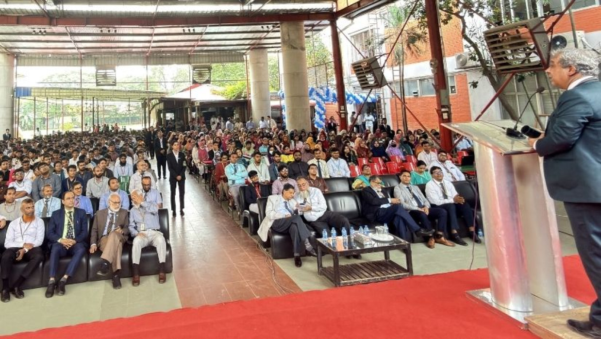 ইনিশিয়েশন প্রোগ্রামে শিক্ষার্থী ও অতিথিরা