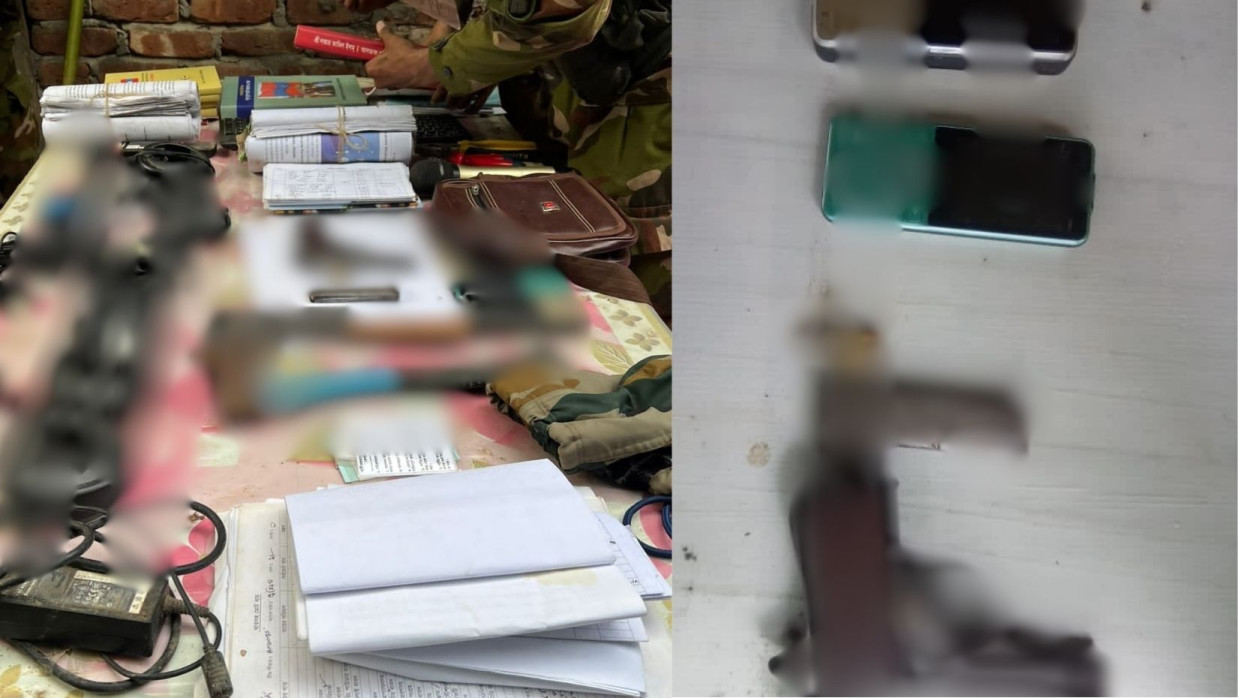 উদ্ধারকৃত অস্ত্র ও বিভিন্ন সরঞ্জামাদি