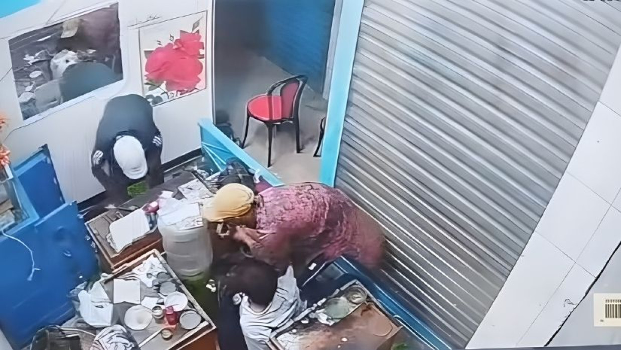 স্বর্ণালংকার লুটের সিসিটিভি ফুটেজ