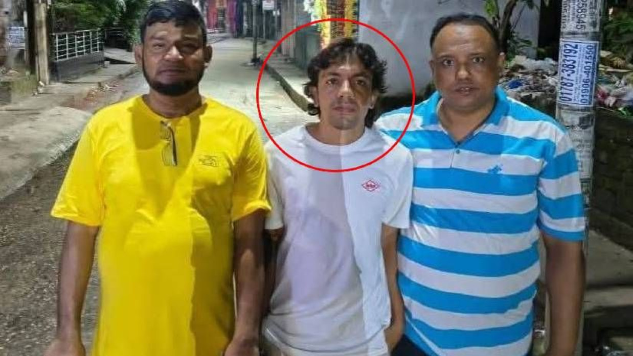  গ্রেপ্তার শামীম আশরাফ (বৃত্ত চিহ্নিত)