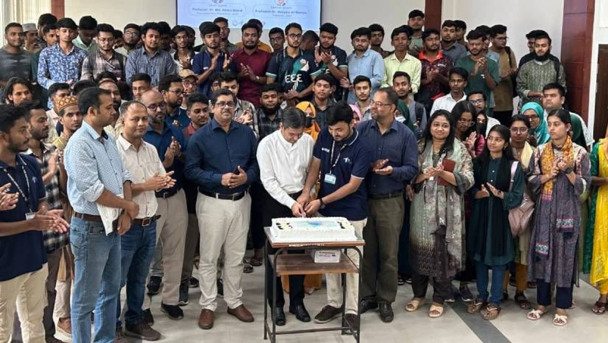 অনুষ্ঠানে প্রধান অতিথি ছিলেন উপাচার্য অধ্যাপক ড. মো. আব্দুল মাজিদ