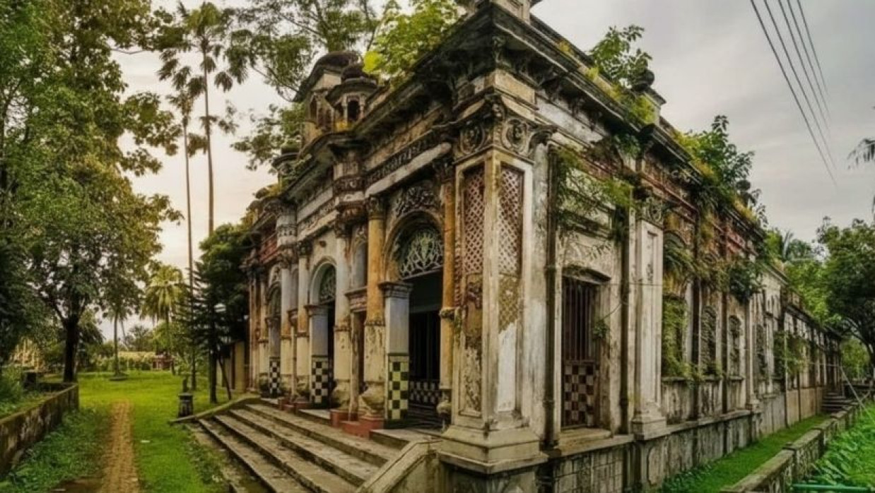 পৌনে তিন আনী জমিদার বাড়ি