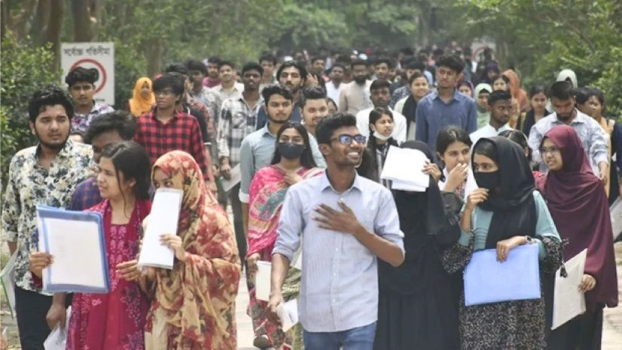 বিশ্ববিদ্যালয়ের ভর্তি পরীক্ষায় অংশগ্রহণকারী শিক্ষার্থী