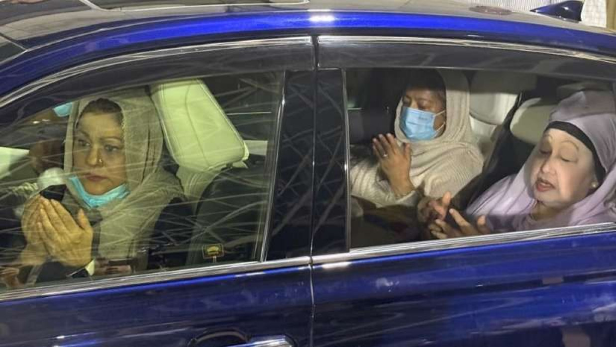 জিয়াউর রহমানের সমাধিতে খালেদা জিয়া