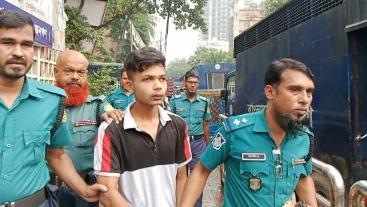 গাড়ির যন্ত্রাংশ চুরির সময় গ্রেপ্তার