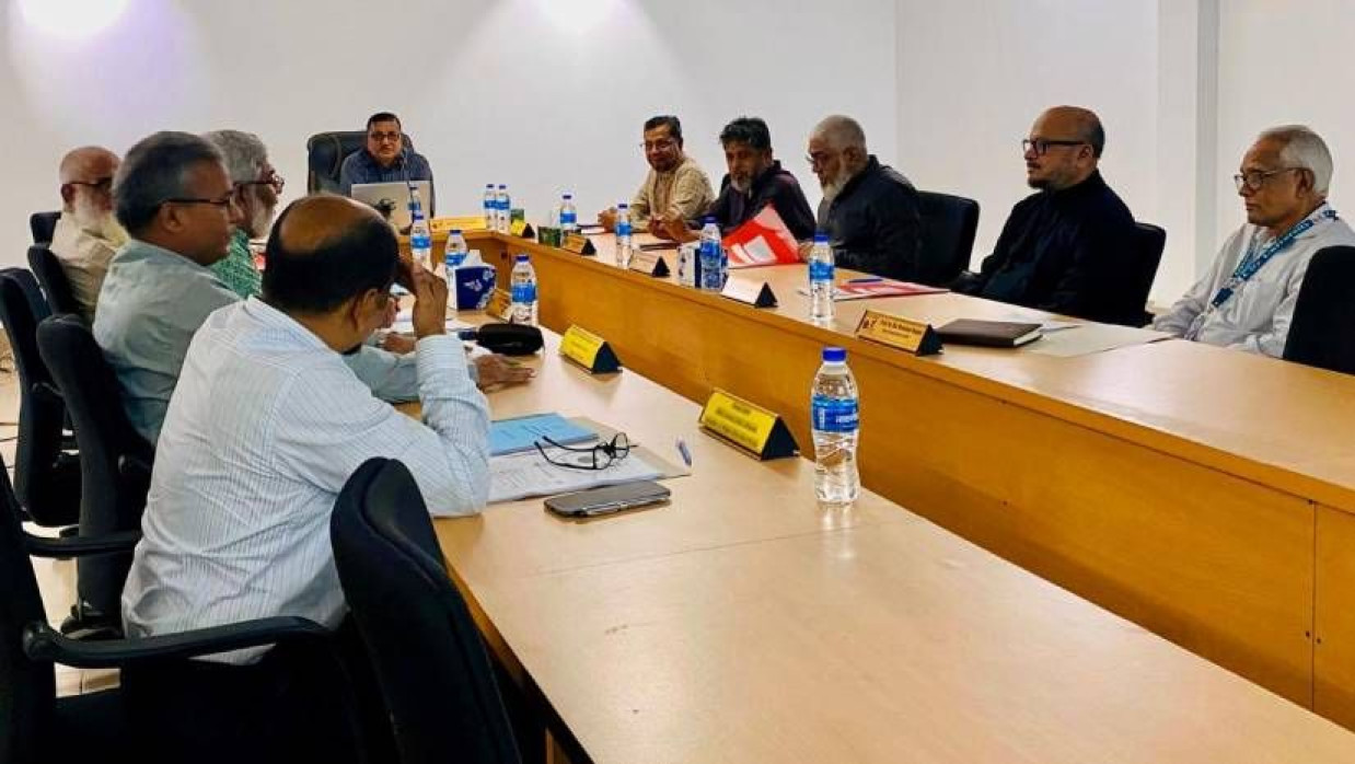 সভায় সভাপতিত্ব করেন বিশ্ববিদ্যালয়ের ভাইস চ্যান্সেলর ব্রিগেডিয়ার জেনারেল (অব.) প্রফেসর ড. ইঞ্জিনিয়ার মো. লুৎফর রহমান