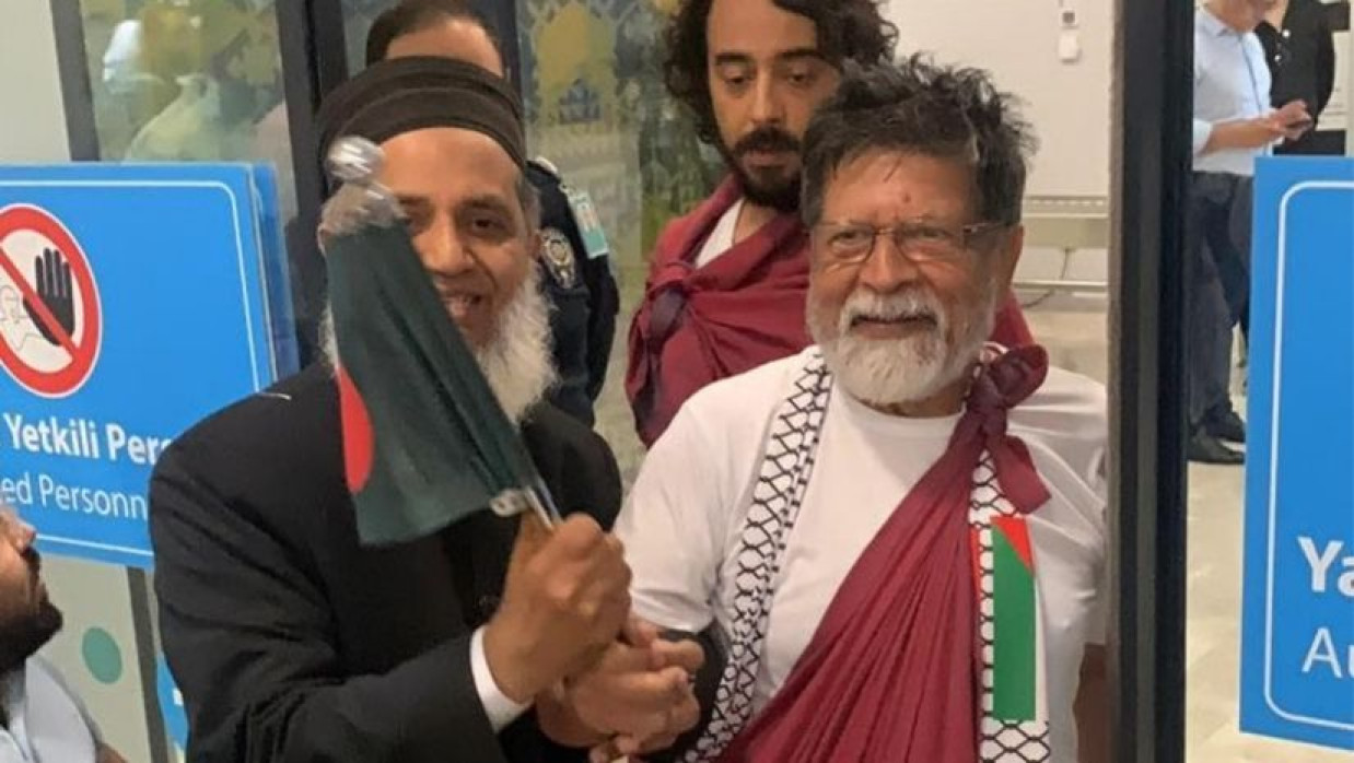 ইস্তাম্বুল বিমানবন্দরে শহিদুল আলম