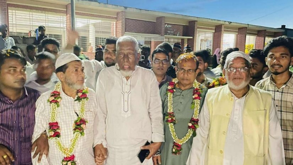 শিক্ষকের রাজকীয় বিদায়