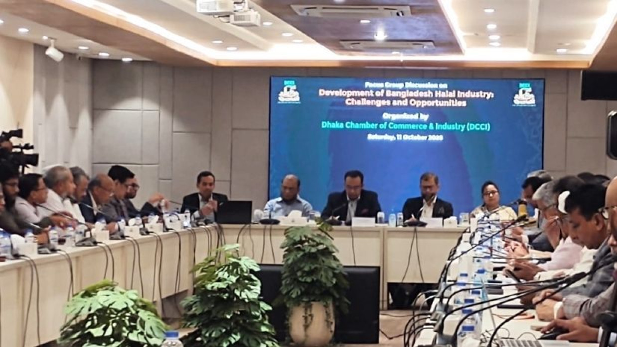 ফোকাস গ্রুপ আলোচনা সভায় অতিথিরা।