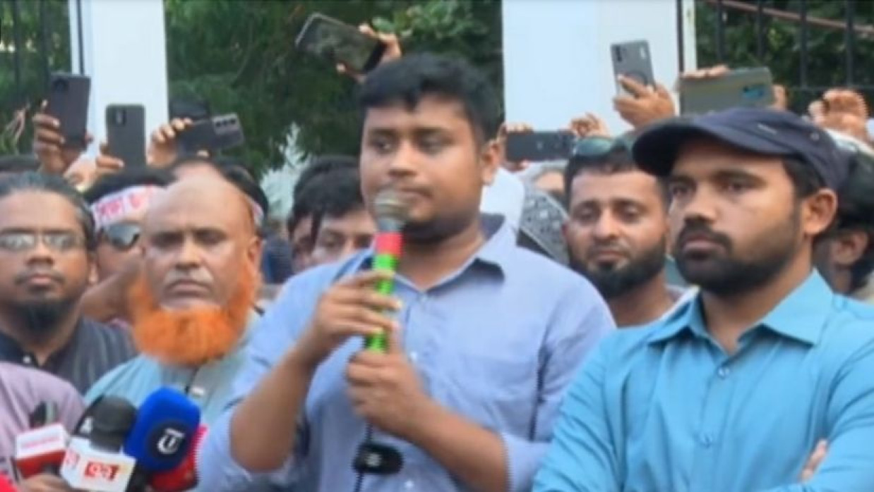 হাসনাত আবদুল্লাহ কথা বলেছেন