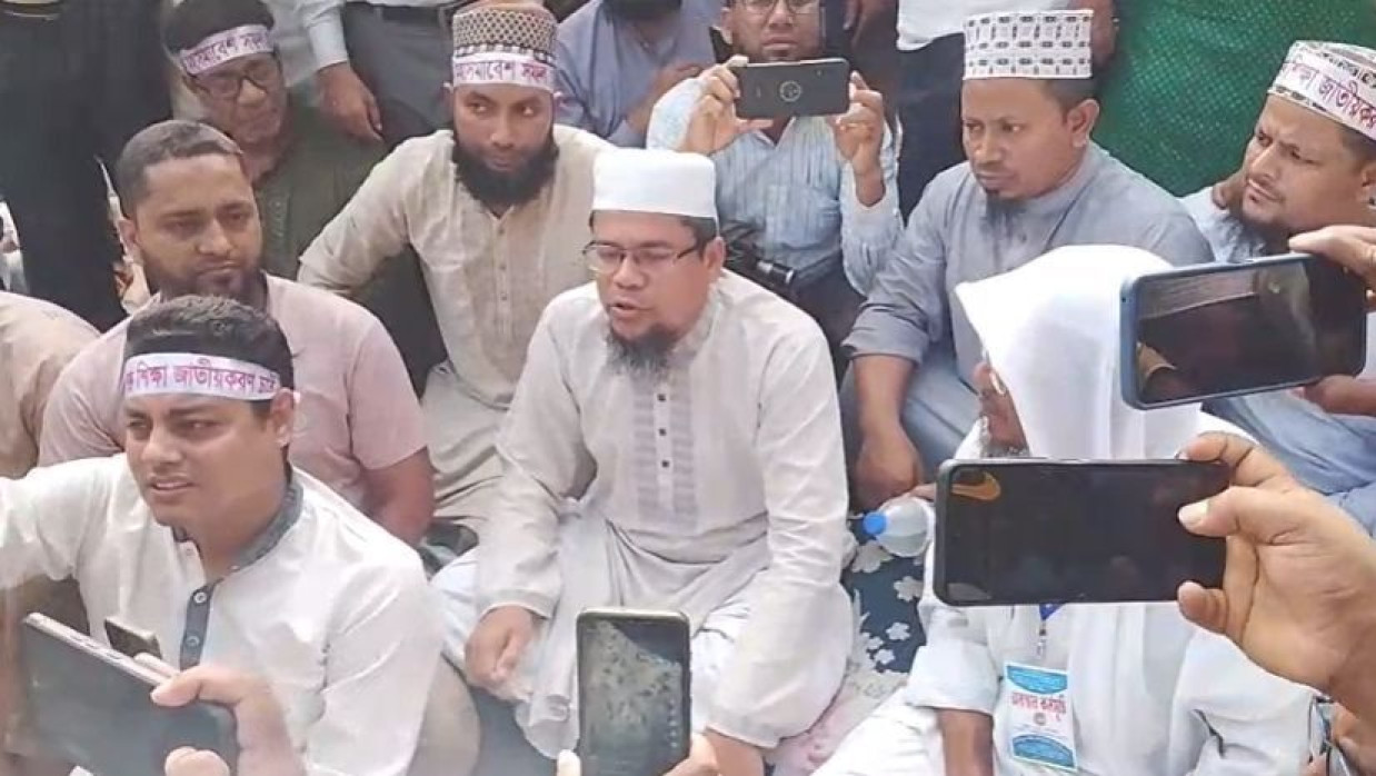 সরকারের টনক না নড়লে উপদেষ্টার পদত্যাগের জন্য আন্দোলন: শিক্ষক নেতা আজিজী