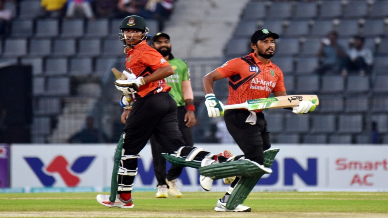 দৌড়ে রান নেওয়ার সময়