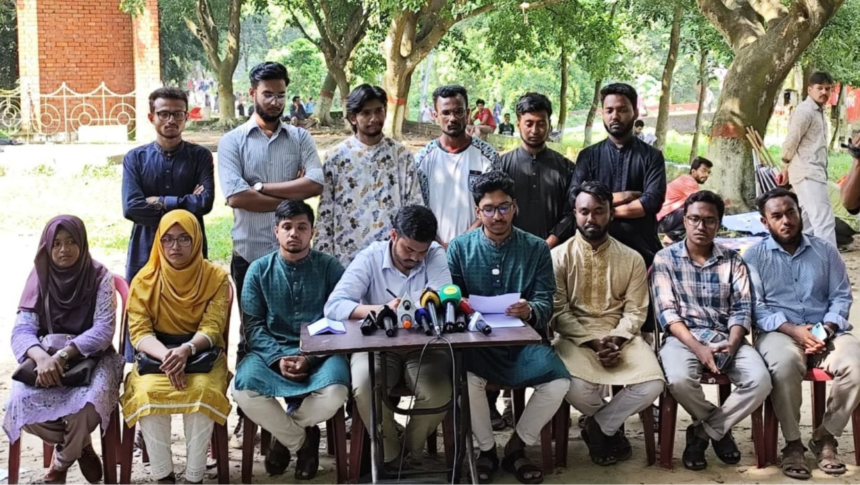 বুদ্ধিজীবী চত্বরে এক জরুরি সংবাদ সম্মেলনে