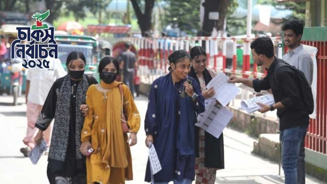 নির্বাচনী প্রচারণায় ব্যস্ত প্রার্থীরা