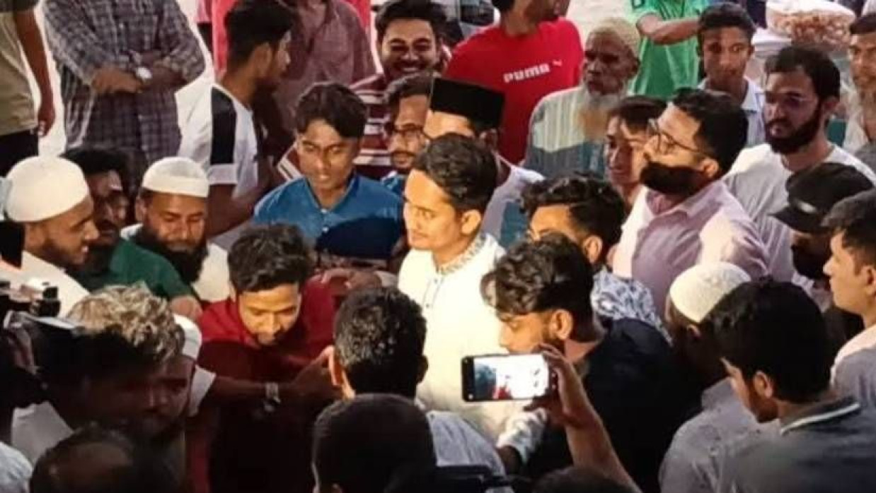 এনসিপির ময়মনসিংহ জেলা সমন্বয় সভায় কথা বলছেন সারজিস আলম