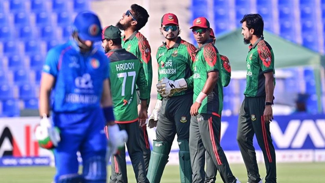 বাংলাদেশের সামনে ২৯৩ রানের চ্যালেঞ্জিং পুঁজি দাঁড় করিয়েছে হাশমতউল্লাহ শাহিদির দল