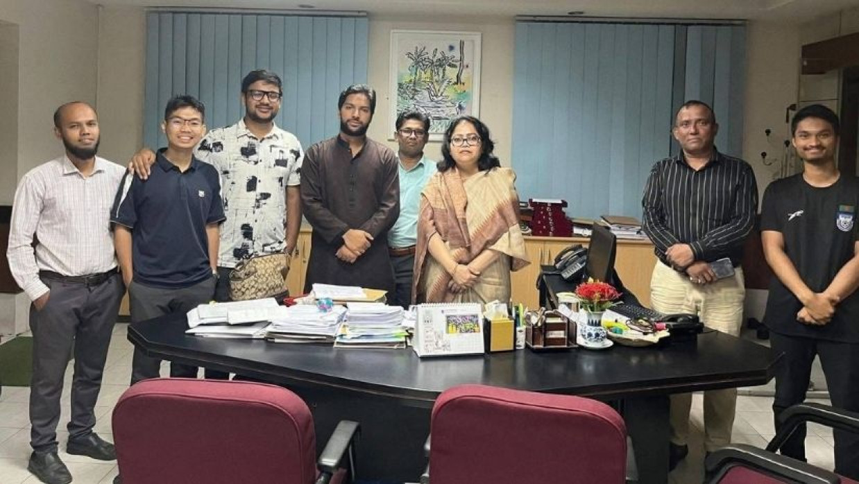 উপ-উপাচার্য (প্রশাসন) অধ্যাপক ড. সায়মা হক বিদিশার সাথে ডাকসু প্রতিনিধিরা