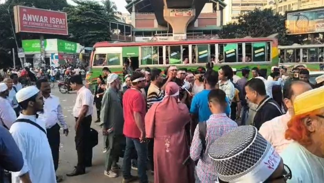 শাহবাগ এলাকায় যান চলা শুরু হয়েছে।