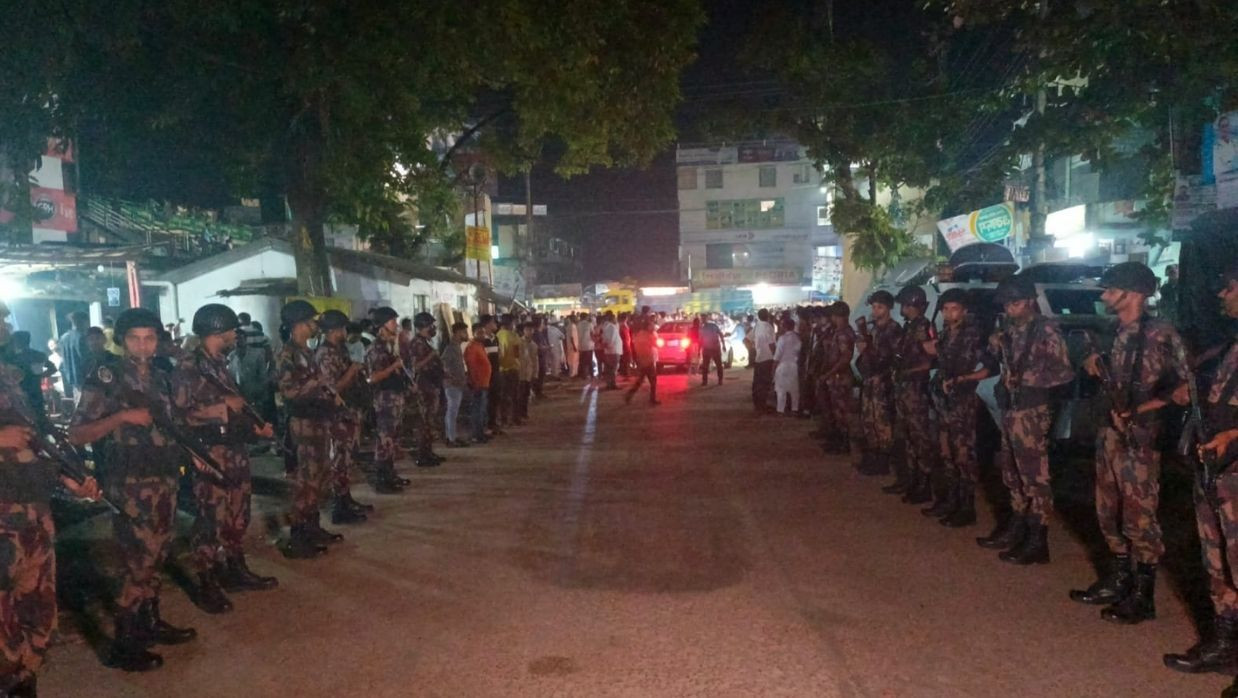 চট্টগ্রাম বিশ্ববিদ্যালয়ের ১ নম্বর গেটে বিজিবি মোতায়েন