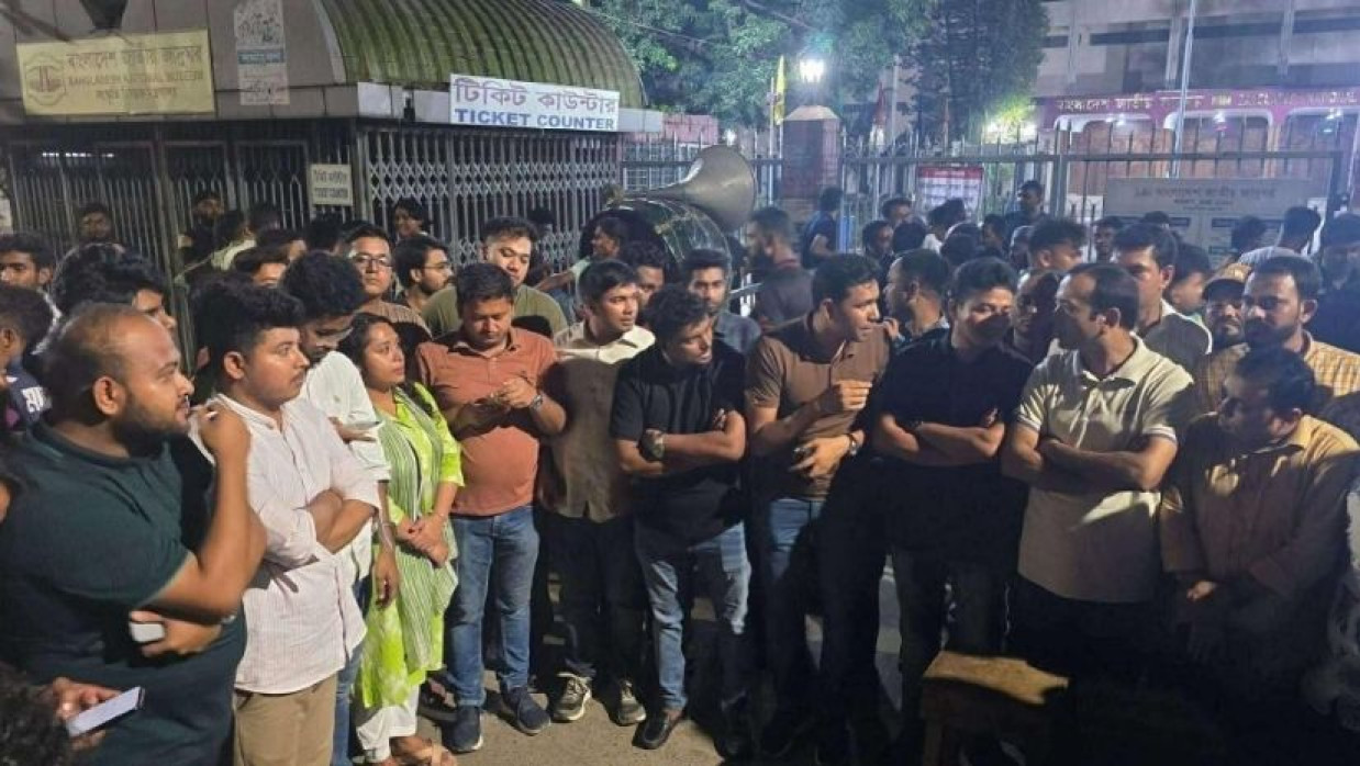 শাহবাগে অবস্থান ছাত্রদলের