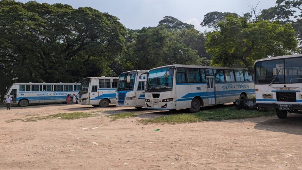 রাজশাহী বিশ্ববিদ্যালয়ে শিক্ষার্থী পরিবহনের বাস