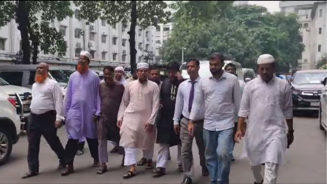 সচিবালয়ে প্রবেশ করলেন শিক্ষক নেতারা