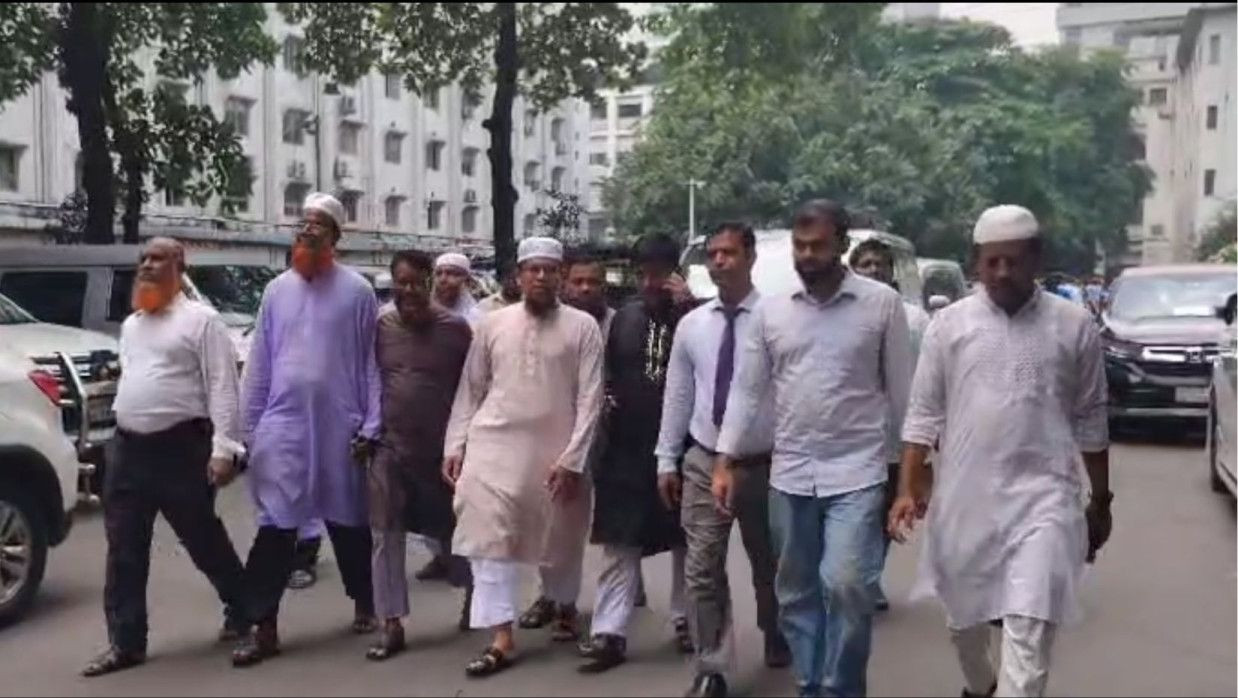 সচিবালয়ে প্রবেশ করলেন শিক্ষক নেতারা