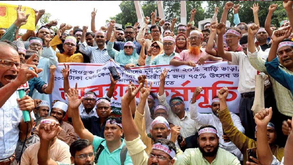 আন্দোলনরত শিক্ষকরা