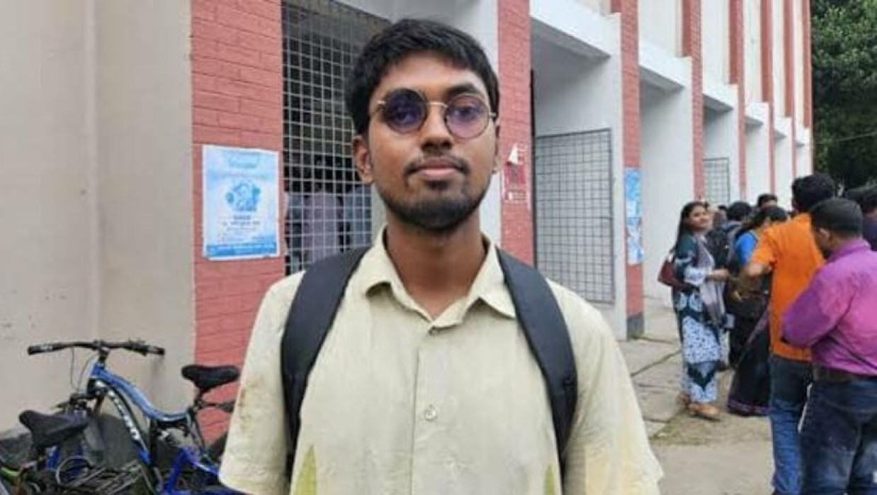 জুলাই আন্দোলনে চোখ হারানো আইবিএ'র শিক্ষার্থী দ্বীপ মাহবুব