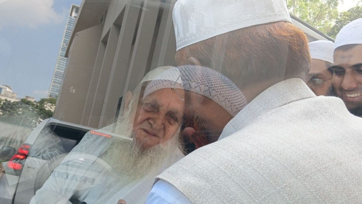 হেফাজতে ইসলাম আমিরের সঙ্গে জামায়াত নেতা মিয়া গোলাম পরওয়ার