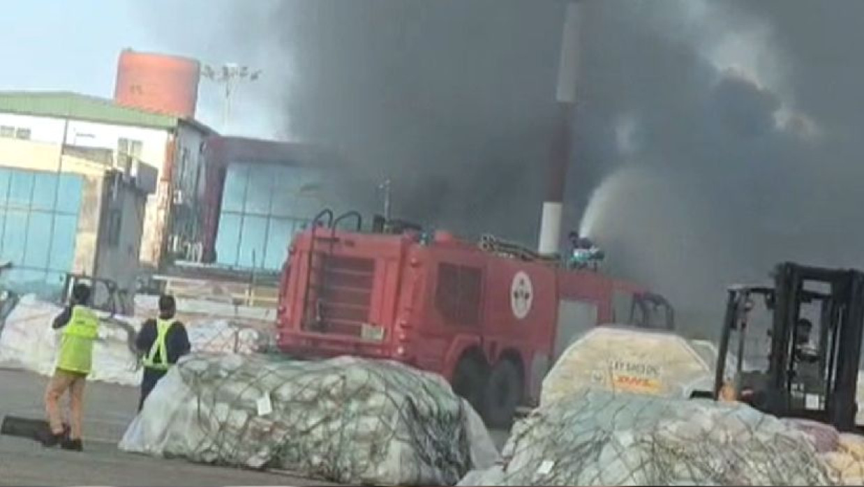 শাহাজালাল বিমানবন্দরের কার্গো ভিলেজে আগুন