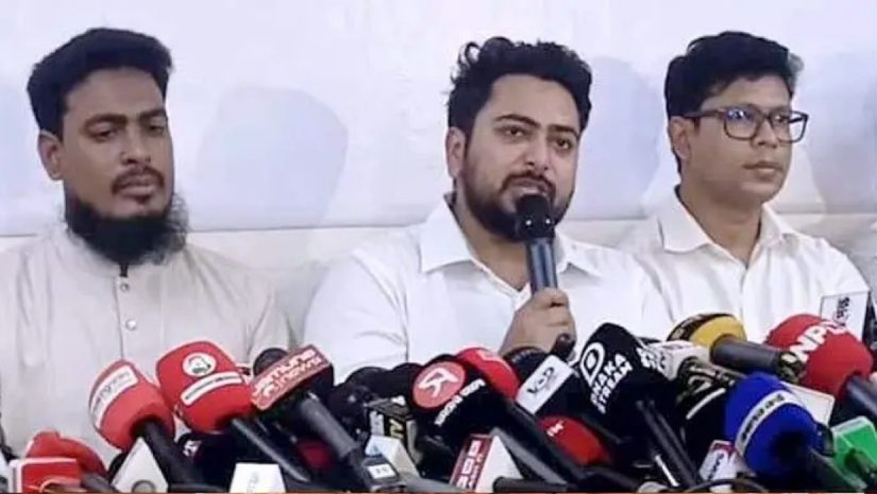 সংবাদ সম্মেলনে উপস্থিত এনসিপি নেতারা।