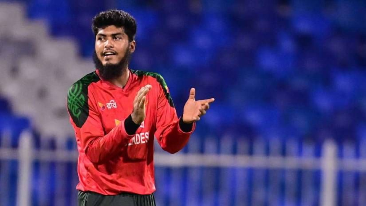 উইকেট পাওয়ার পর রিশাদ হোসেনের উদযাপন