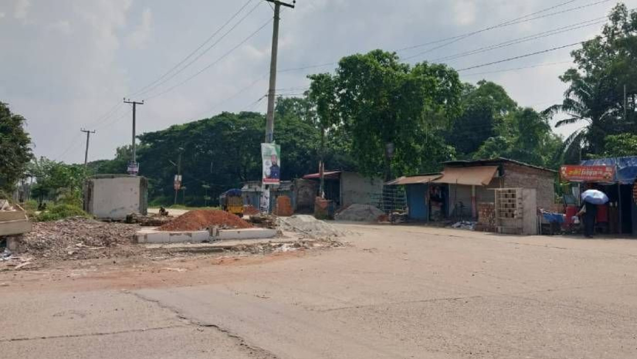 বাকৃবির ‘জব্বার মোড়’-এর বর্তমান চিত্র