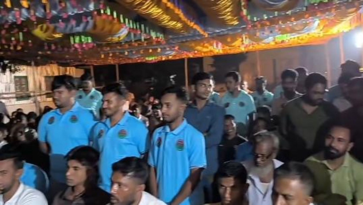 সভায় ছাত্রদলের নেতা-কর্মীরা